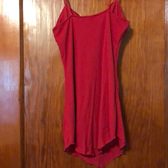 Red tank top - Picture 3 of 4